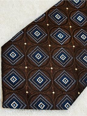 Brand New Stylish Tie By JoS A. Bank (Signature Collection)